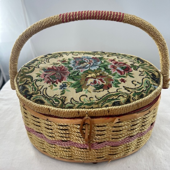 Vintage tapestry sewing basket with insert tray - Picture 2 of 15